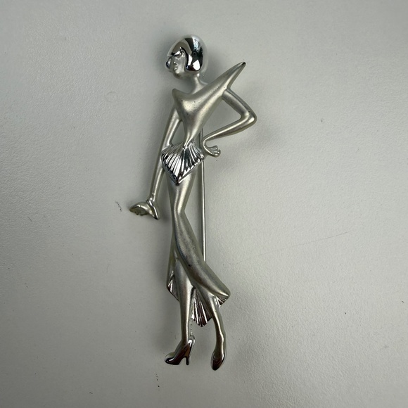 Vintage Art Deco Womens Silver Tone Sculpted Glamour Lady Statement Brooch - Picture 2 of 7